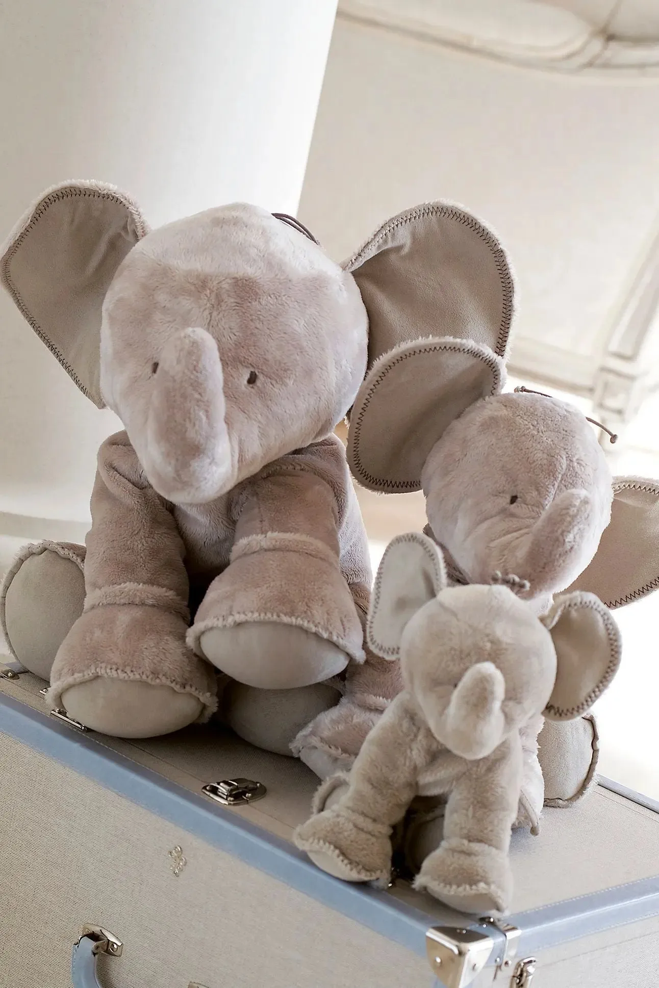 Extra large elephant taupe